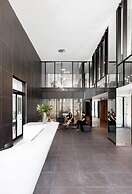 Luxury 1 Bedroom 1 Study With 1 Parking