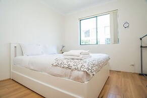 Spacious & Cozy Apartment In Heart Of Redfern