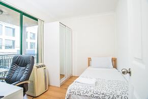 Spacious & Cozy Apartment In Heart Of Redfern