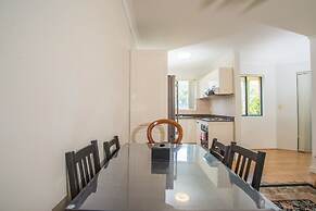 Spacious & Cozy Apartment In Heart Of Redfern