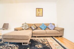Spacious & Cozy Apartment In Heart Of Redfern
