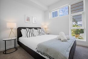 Wow Southport Apartment Near Light Rail Station