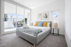 Wow Southport Apartment Near Light Rail Station