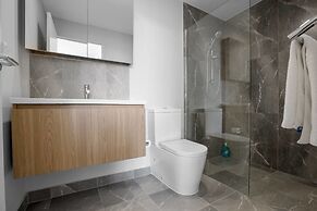 Wow Southport Apartment Near Light Rail Station