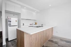 Wow Southport Apartment Near Light Rail Station