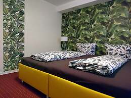 City Apartment S & W