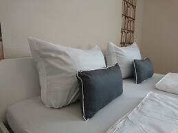 City Apartment S & W