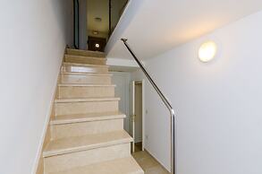 Villa Art Gallery - Six Bedroom Villa with Terrace and Swimming Pool