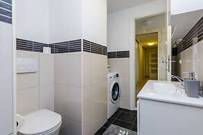 Villa Art Gallery - Six Bedroom Villa with Terrace and Swimming Pool