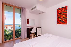 Villa Art Gallery - Six Bedroom Villa with Terrace and Swimming Pool