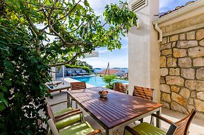 Villa Art Gallery - Six Bedroom Villa with Terrace and Swimming Pool