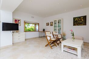 Villa Art Gallery - Six Bedroom Villa with Terrace and Swimming Pool