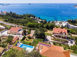 Villa Art Gallery - Six Bedroom Villa with Terrace and Swimming Pool