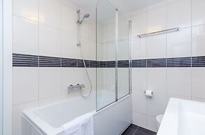 Villa Art Gallery - Six Bedroom Villa with Terrace and Swimming Pool