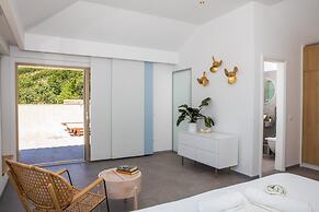 Villa Art Gallery - Six Bedroom Villa with Terrace and Swimming Pool