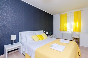 Villa Art Gallery - Six Bedroom Villa with Terrace and Swimming Pool