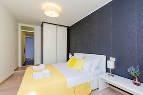 Villa Art Gallery - Six Bedroom Villa with Terrace and Swimming Pool