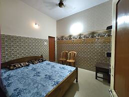 Goroomgo Star Lodge Puri