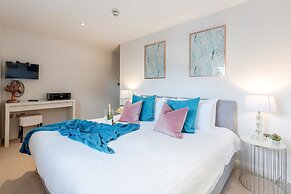 Spacious Apartment In The Heart Of Windsor