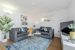 Spacious Apartment In The Heart Of Windsor