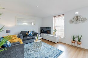 Spacious Apartment In The Heart Of Windsor