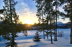 Spacious And Modern 2br Premier- The Pines- Kids Ski Free 2 Bedroom Co