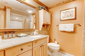 Updated 1br Premier  At Black Bear Lodge- Kids Ski Free 1 Bedroom Cond
