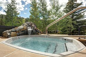 Updated 1br Premier  At Black Bear Lodge- Kids Ski Free 1 Bedroom Cond