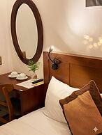 Kiwi Hotel & Apartments