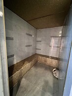 Kiwi Hotel & Apartments