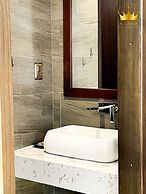 Kiwi Hotel & Apartments