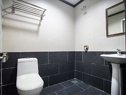 Super OYO 1219 Hotel Bbk