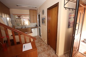 2 Bedroom House near Tombs of the Kings