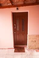 2 Bedroom House near Tombs of the Kings
