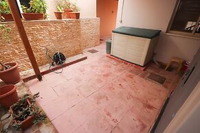 2 Bedroom House near Tombs of the Kings