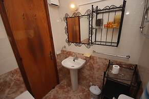 2 Bedroom House near Tombs of the Kings