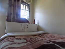 Deluxe Hotel - Ishaka