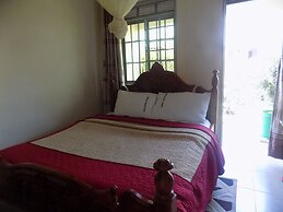 Deluxe Hotel - Ishaka
