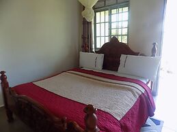 Deluxe Hotel - Ishaka