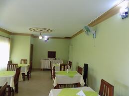 Deluxe Hotel - Ishaka