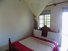 Deluxe Hotel - Ishaka