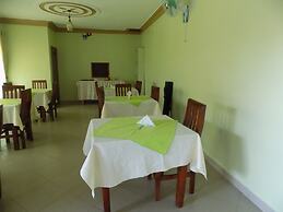 Deluxe Hotel - Ishaka