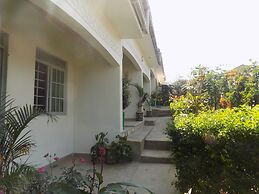 Deluxe Hotel - Ishaka