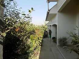 Deluxe Hotel - Ishaka