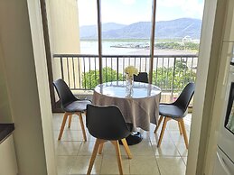 Cairns Ocean View Apartment in Aquarius