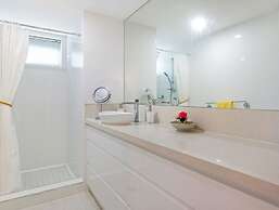 Cairns Ocean View Apartment in Aquarius