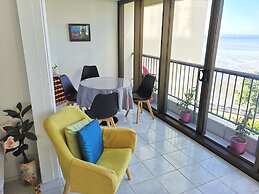 Cairns Ocean View Apartment in Aquarius
