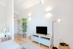 Porto Downtown Studio with Balcony
