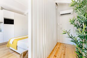 Porto Downtown Studio with Balcony