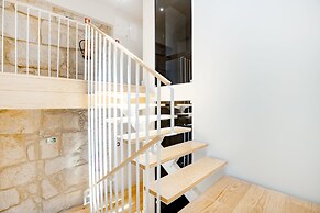 Porto Downtown Studio with Balcony